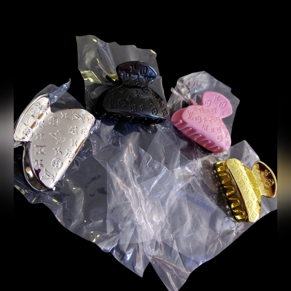 💥SOLD💥Choose One - Fashion Metal Engrave Hair Clips Pink,Silver,Black & Gold